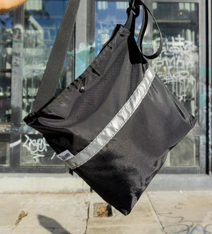 Road Runner Bags Musette Sling Bag - Simple and Durable: 4.2L