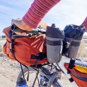The perfect cycling companion. Drop your important items in this bike stem bag, like a water bottle for hydration or a cell phone for selfies and you'll never need to interrupt your ride.